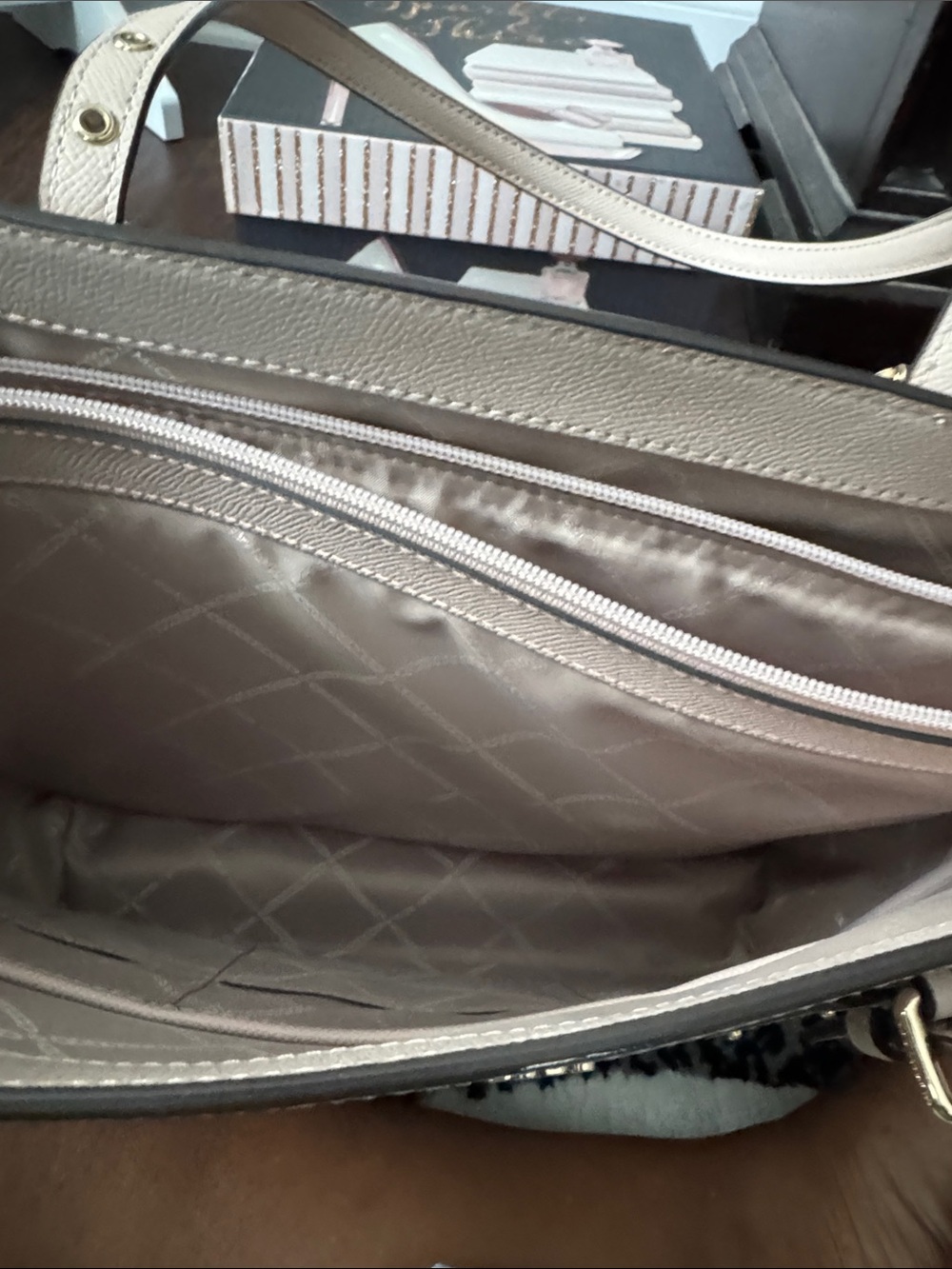 Michael Kors Blush Pink Leather Tote with Gold Logo - Picture 6 of 9